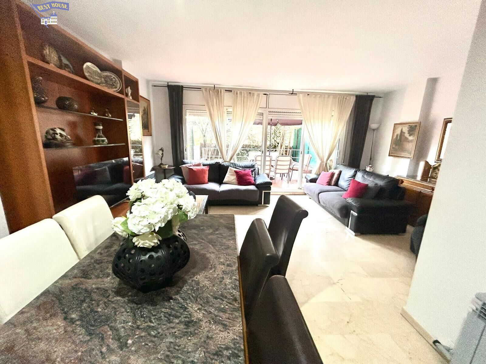 Living room of Single-family semi-detached for sale in Sant Cugat del Vallès  with Heating, Private garden and Terrace