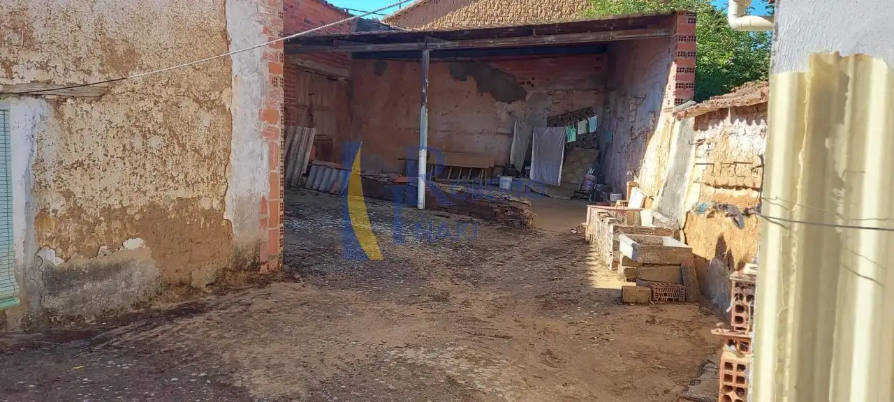 Casa o xalet en venda en Fuentes de Carbajal amb Jardí privat
