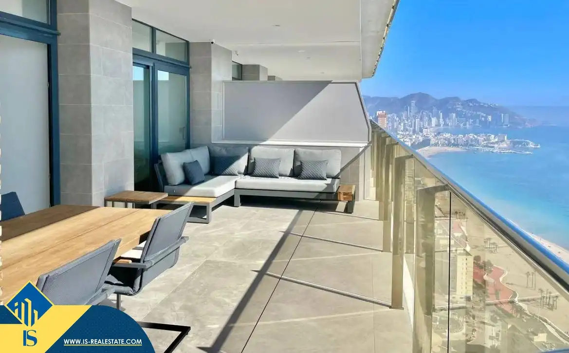 Ático con piscina en venta en Playa de Poniente
