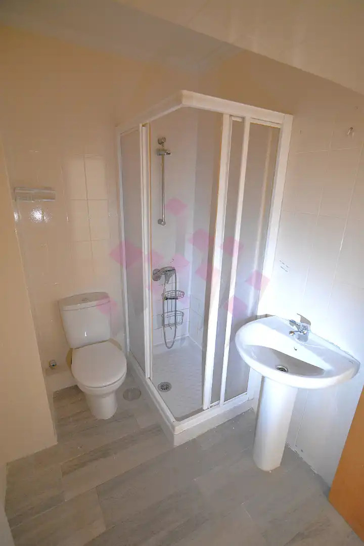 Bathroom of Flat for sale in Ciudad Real  with Air Conditioner, Heating and Terrace
