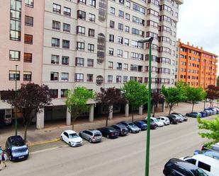 Vista exterior de Pis en venda en Burgos Capital amb Calefacció, Parquet i Traster