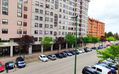 Vista exterior de Pis en venda en Burgos Capital amb Calefacció, Parquet i Traster