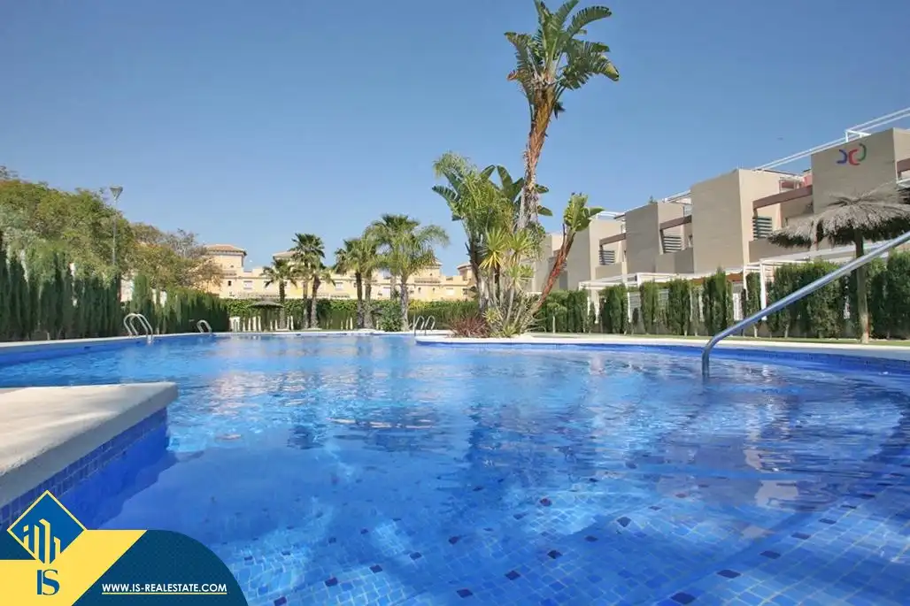 Bungalow amb piscina en venda a Nueva Torrevieja - Aguas Nuevas