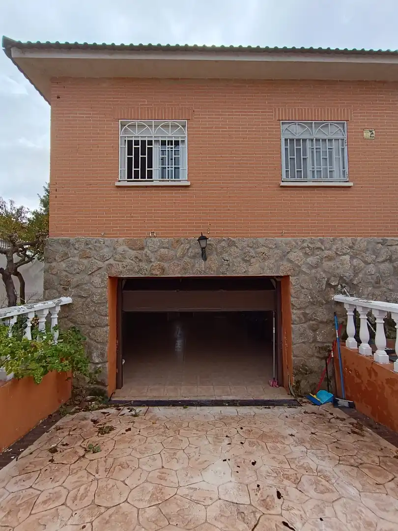Parking de Casa o chalet en venta en Las Ventas de Retamosa con Aire acondicionado, Calefacción y Jardín privado