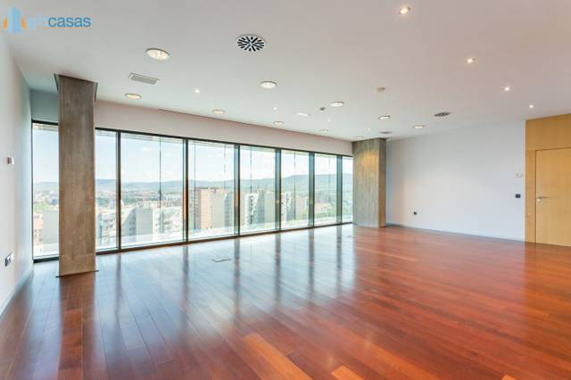 Oficina en Alquiler en El Clavín - Valdeluz