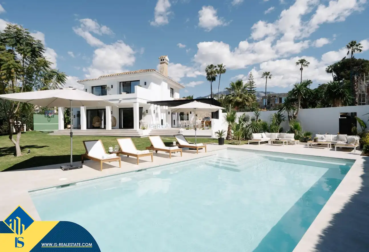 Chalet con piscina en venta en Nueva Andalucía, imagen 3