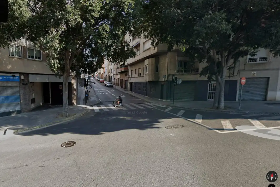 Vista exterior de Casa adosada en venta en Terrassa con Parquet, Terraza y Horno
