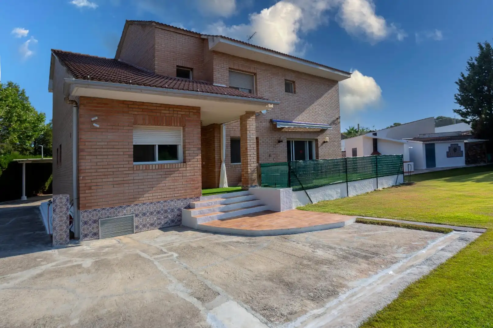 Vista exterior de Casa o chalet en venta en Zuera con Calefacción, Terraza y Piscina comunitaria