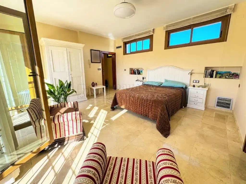 Dormitori de Casa o xalet en venda en Orihuela amb Aire condicionat, Jardí privat i Traster