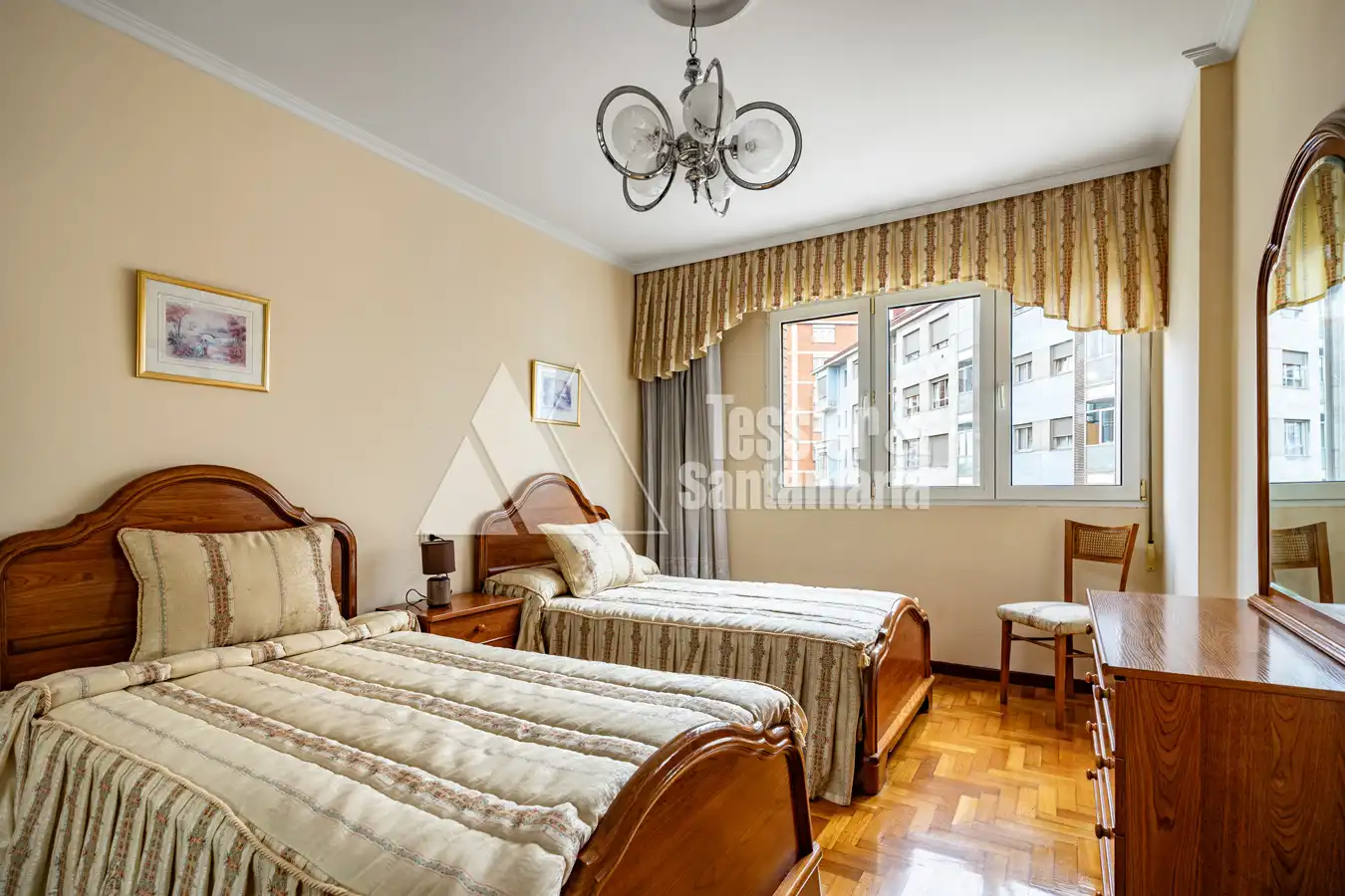 Habitación de Piso en venta en Gijón  con Calefacción, Trastero y Amueblado