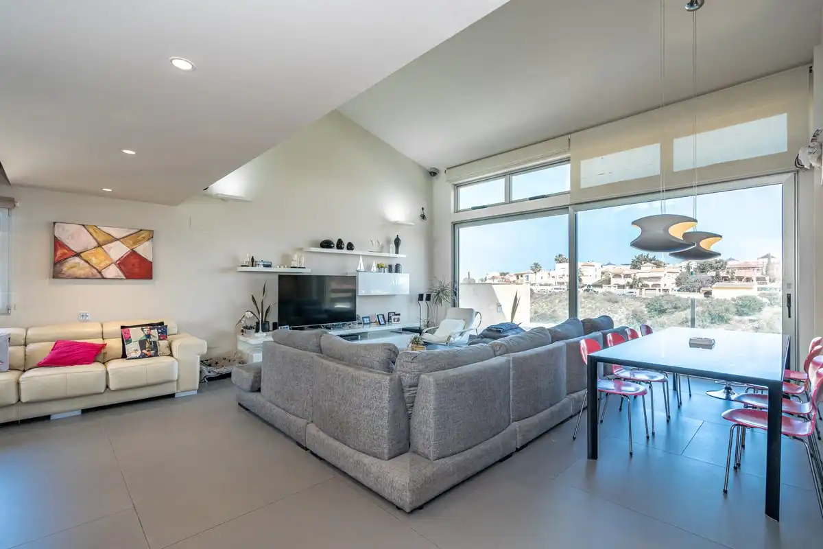 Sala d'estar de Casa o xalet de lloguer en Torrevieja amb Aire condicionat, Calefacció i Jardí privat