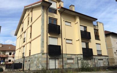 Vista exterior de Apartament en venda en Ramales de la Victoria amb Calefacció, Terrassa i Traster