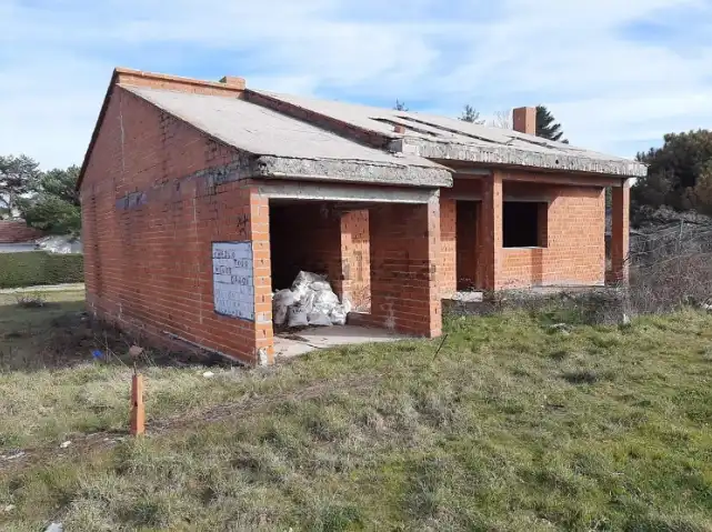 Vista exterior de Edificio en venta en Herradón de Pinares, Ávila