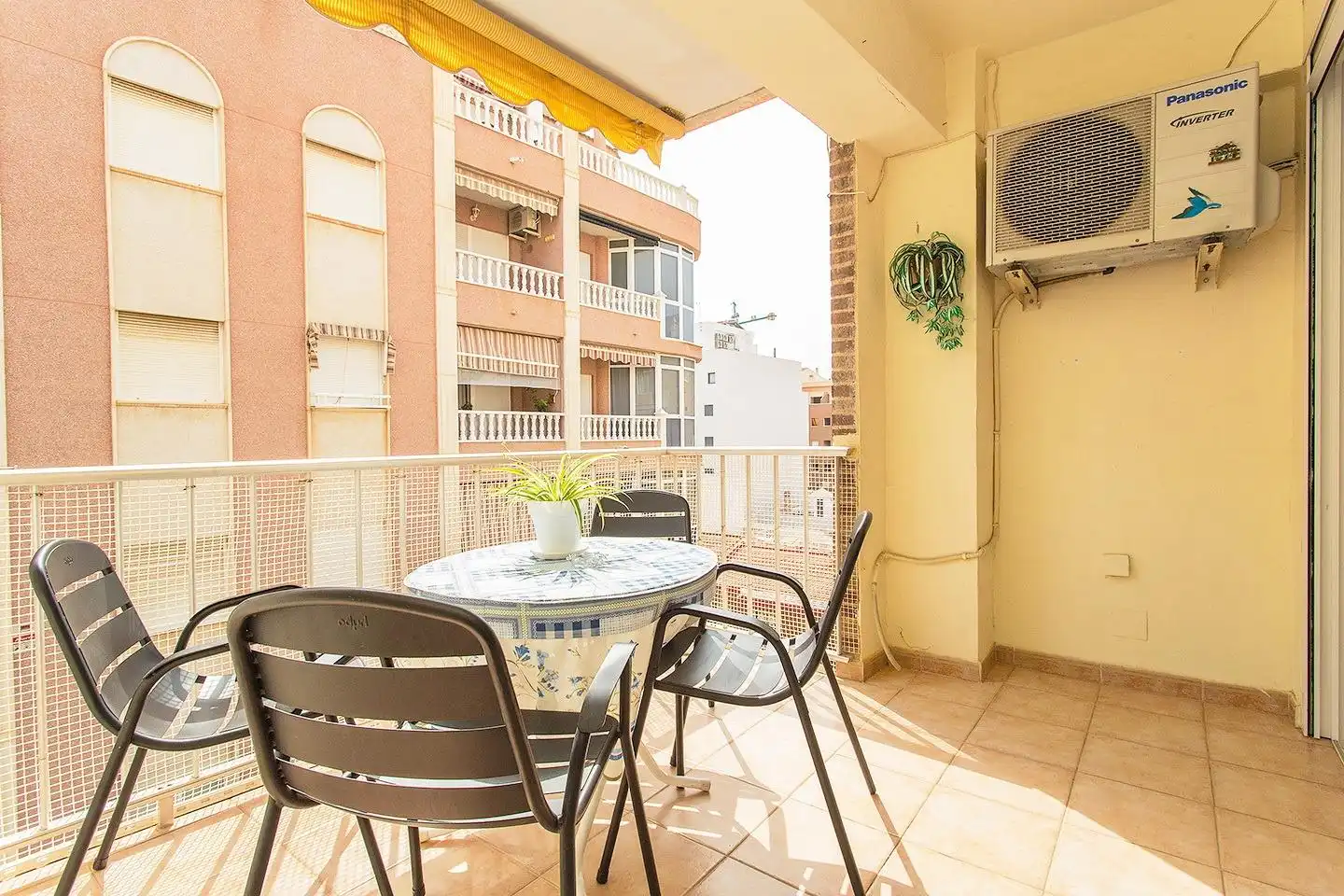 Terraza de Apartamento en venta en Torrevieja con Aire acondicionado, Terraza y Amueblado