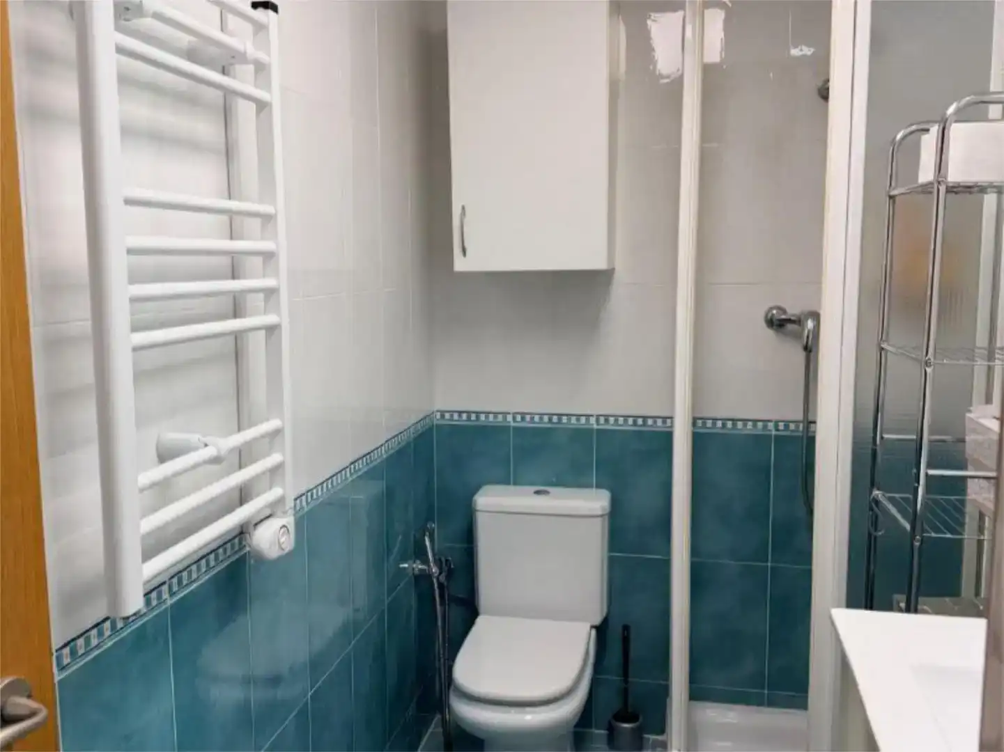 Baño de Piso de alquiler en Emperador con Aire acondicionado, Amueblado y Balcón