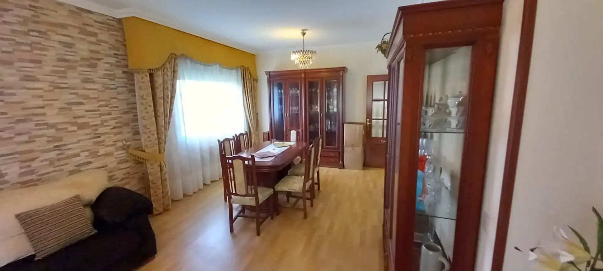 Menjador de Casa o xalet en venda en Vilagarcía de Arousa amb Calefacció, Jardí privat i Terrassa