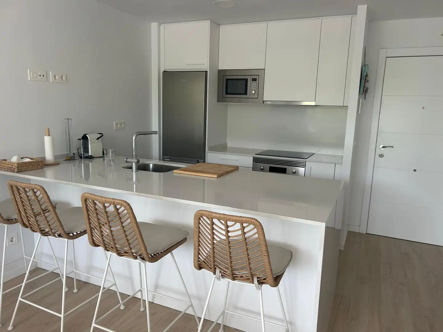 Cuina de Apartament de lloguer en Chipiona amb Aire condicionat, Calefacció i Terrassa