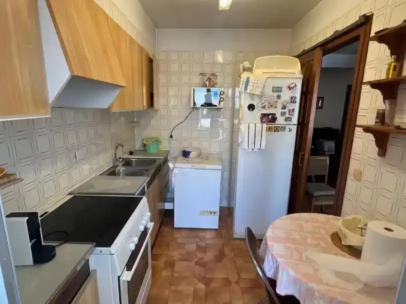 Cuina de Pis de lloguer en Tortosa amb Aire condicionat i Moblat