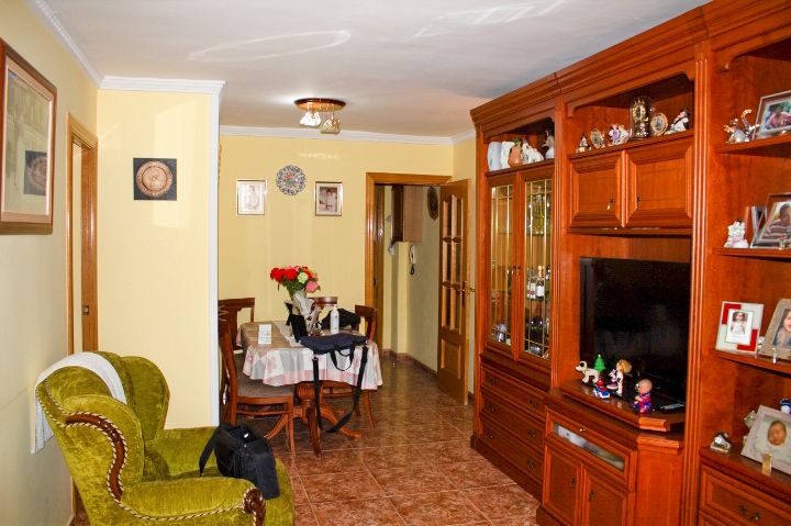Sala d'estar de Pis en venda en Cornellà de Llobregat amb Balcó
