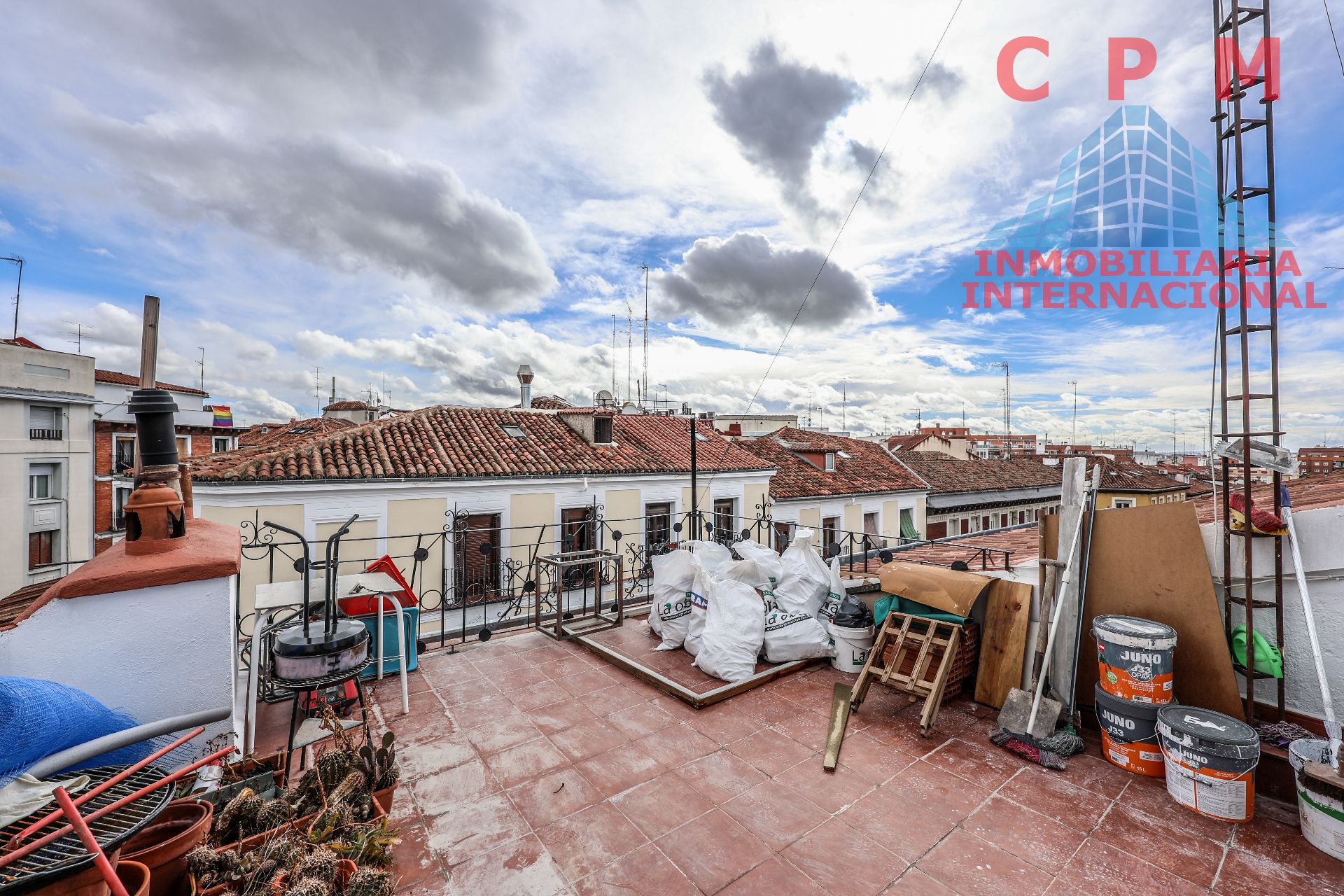 Exterior view of Attic to rent in  Madrid Capital  with Air Conditioner, Heating and Parquet flooring