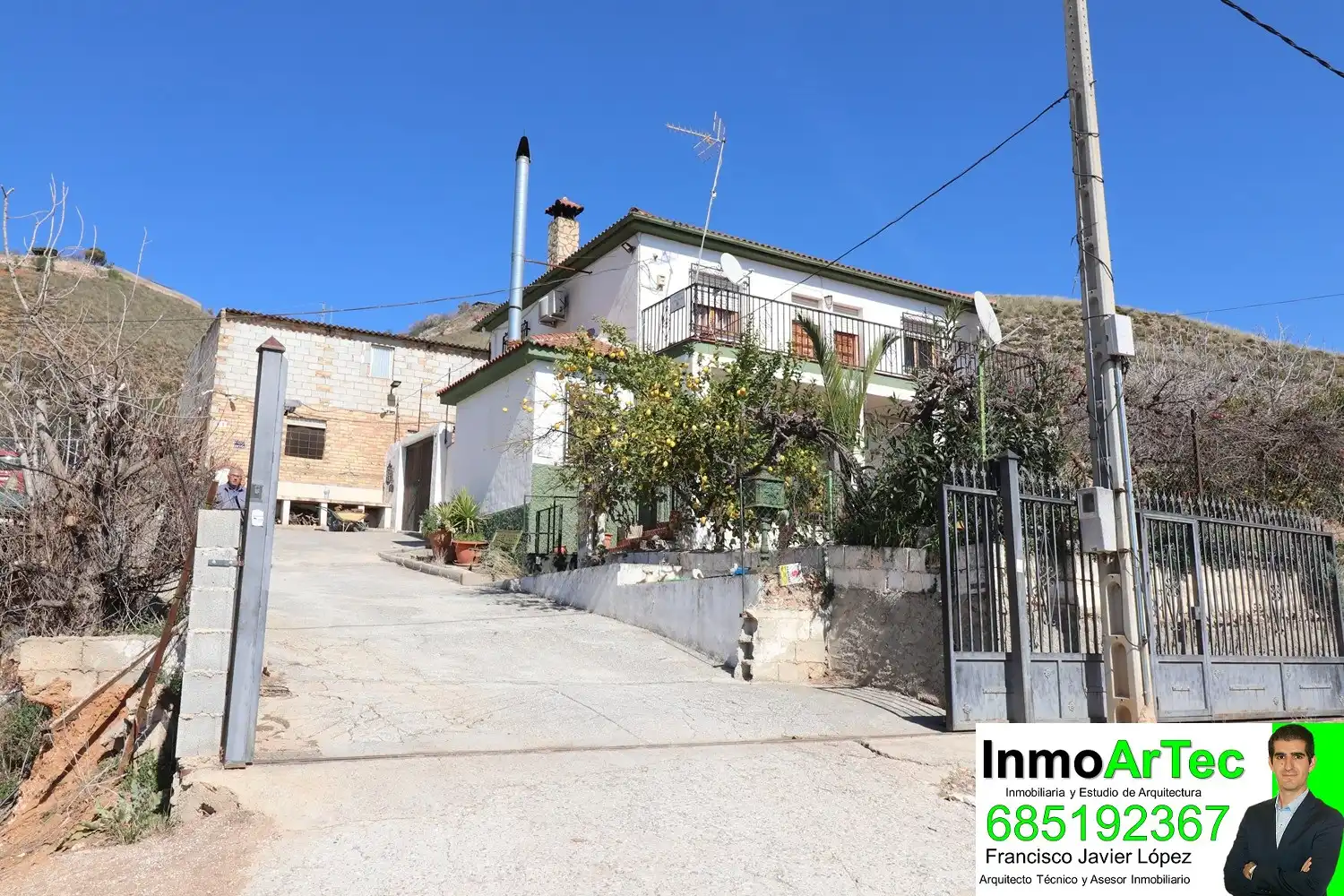 House with pool for sale in Camino Canela 1