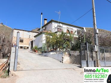 Casa amb piscina en venda a Camino Canela 1