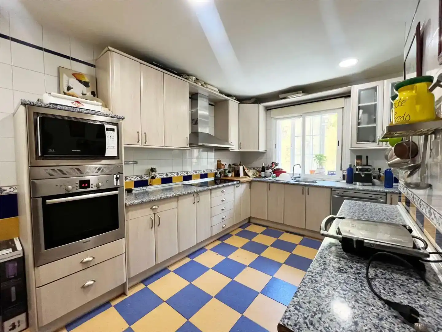 Cuina de Casa o xalet en venda en Villanueva del Pardillo amb Aire condicionat, Jardí privat i Parquet