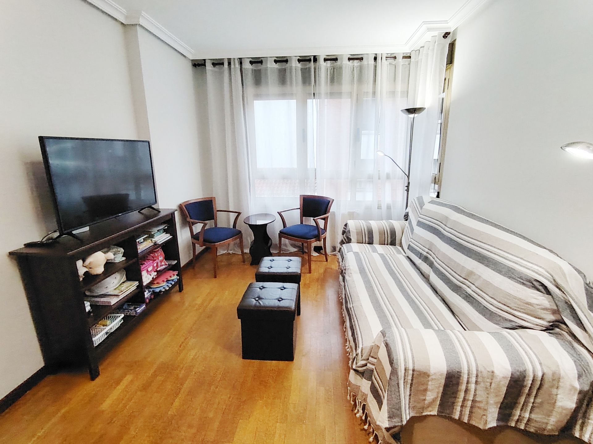 Sala d'estar de Pis en venda en Gijón  amb Calefacció, Parquet i Terrassa