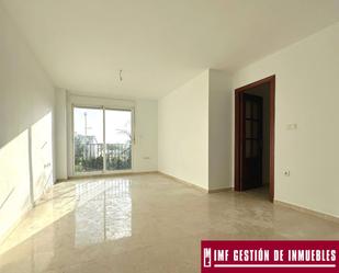 Living room of Flat for sale in Vélez-Málaga  with Terrace and Community pool