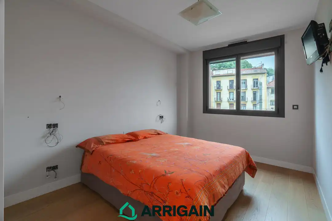 Habitación de Piso en venta en Donostia - San Sebastián  con Calefacción, Terraza y Trastero