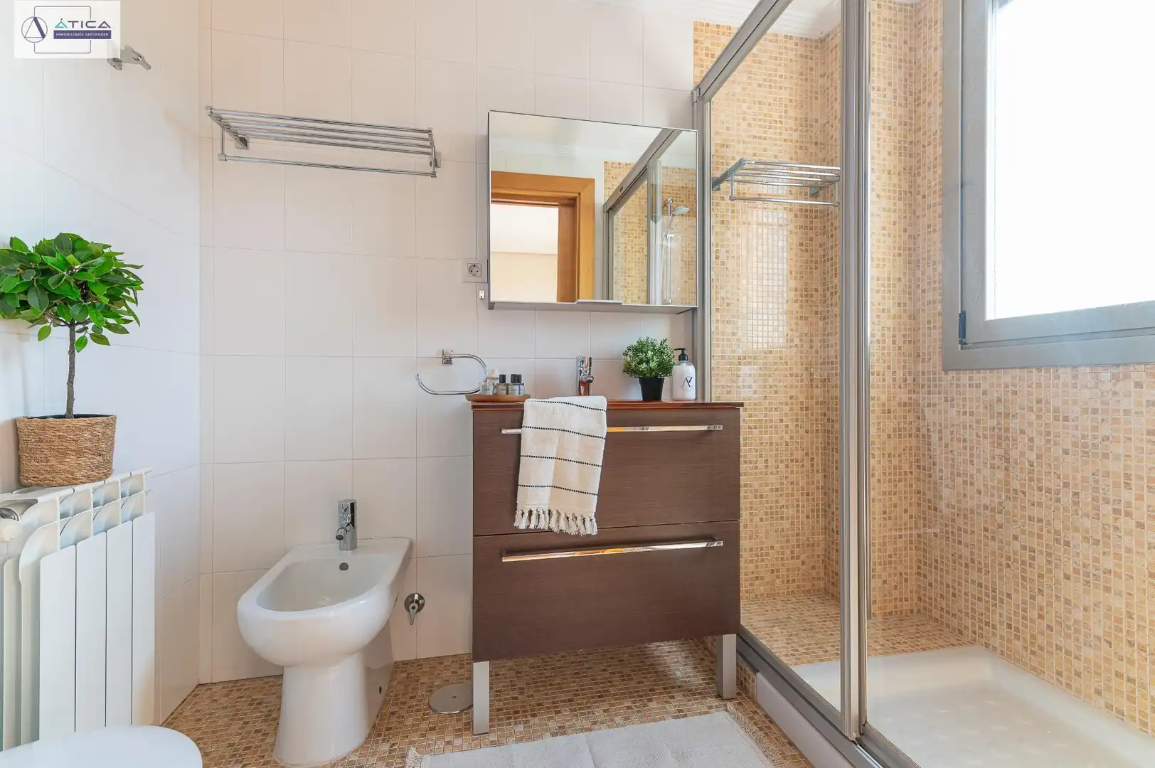 Baño de Ático en venta en Santander con Calefacción, Jardín privado y Parquet