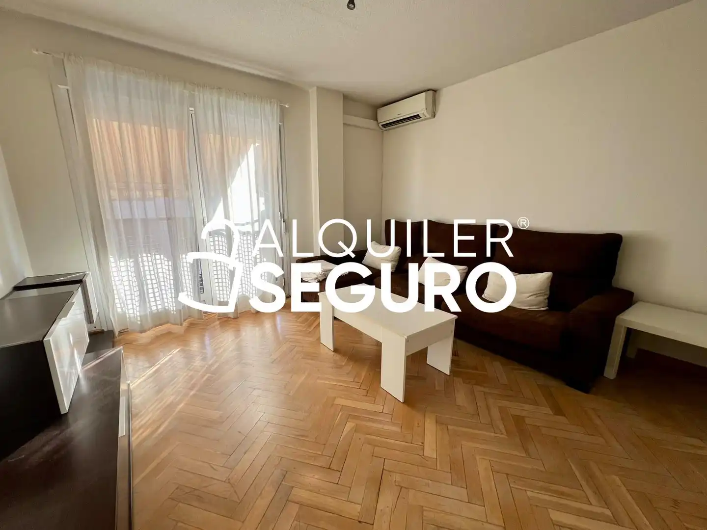 Schlafzimmer von Wohnung zur Miete in Madrid mit Klimaanlage, Heizung und Möbliert