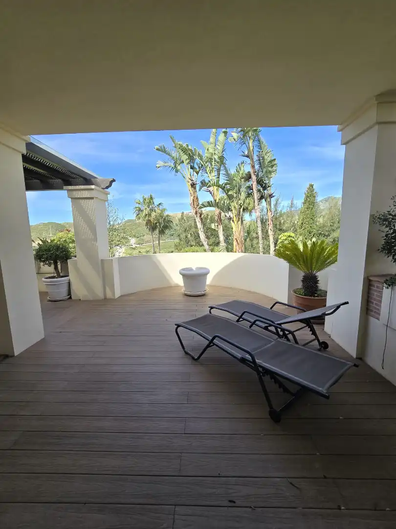 Terraza de Piso en venta en Benahavís con Aire acondicionado, Terraza y Trastero