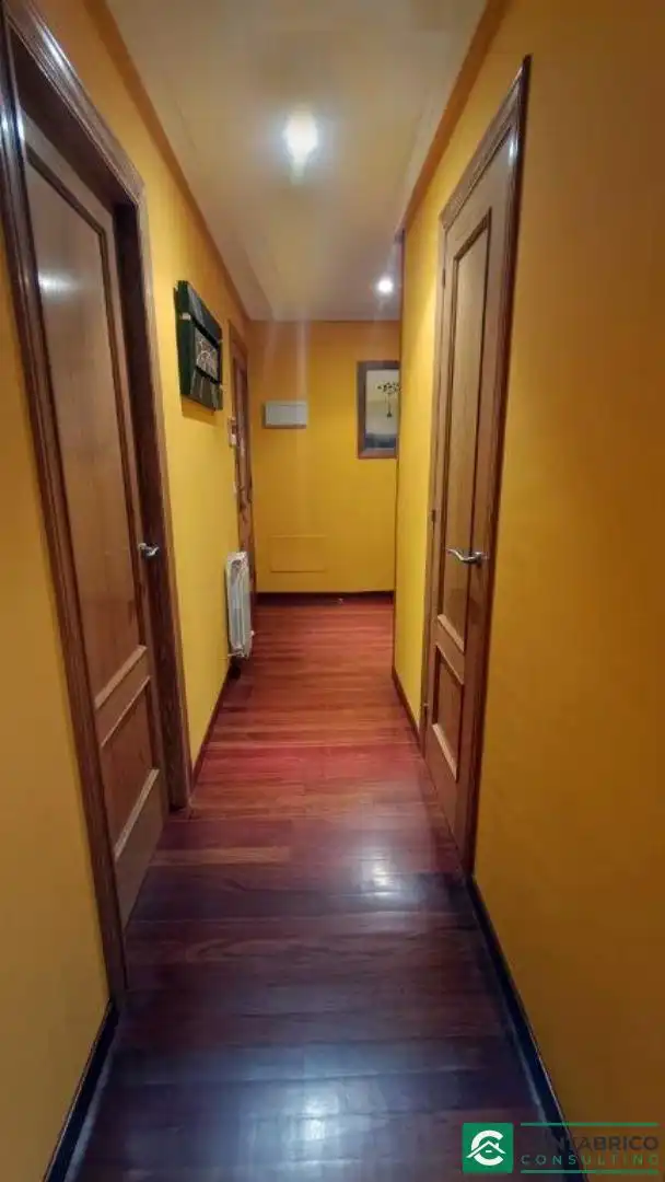 Wohnung zum Verkauf in Navia mit Heizung, Parkett und Terrasse