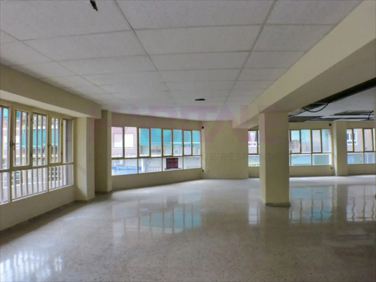 Büro mit Aufzug zum Verkauf in Florida - Ciudad de Asís
