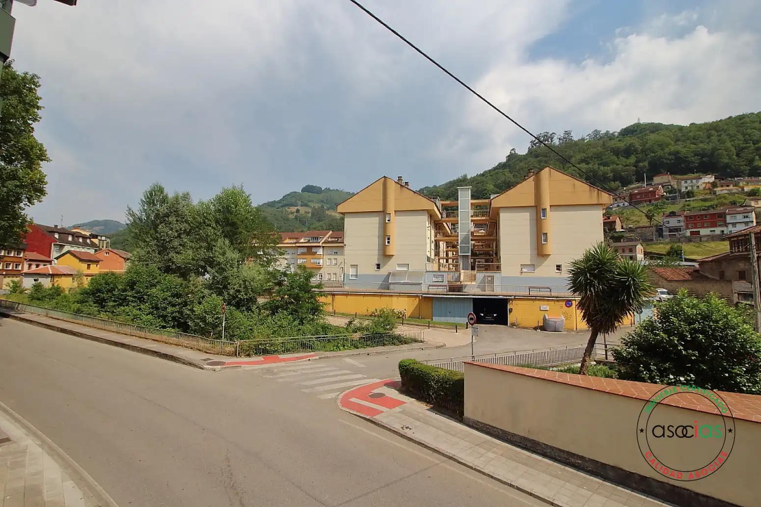 Vista exterior de Casa adosada en venda en Mieres (Asturias) amb Calefacció i Terrassa