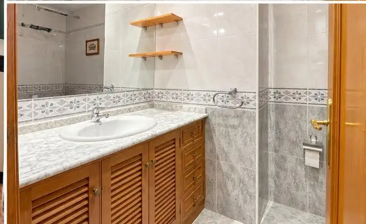 Badezimmer von Wohnungen zur Miete in Cartagena ciudad