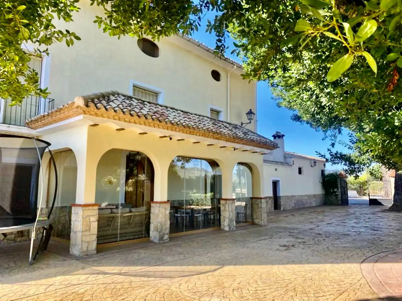 Detached house with pool for sale in Castalla