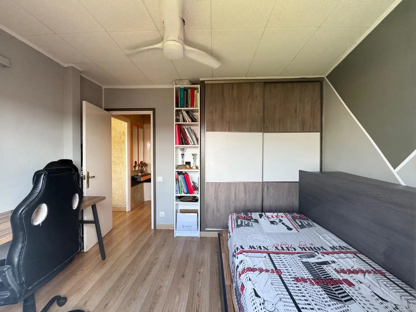 Habitación de Ático en venta en Igualada con Calefacción, Parquet y Terraza