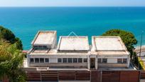 Vista exterior de Casa o xalet en venda en Arenys de Mar amb Terrassa, Piscina i Balcó