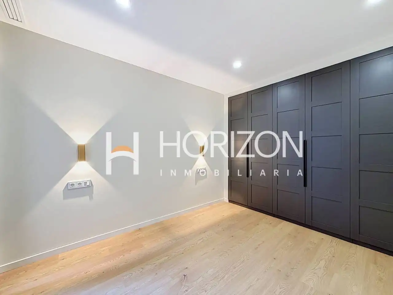 Schlafzimmer von Wohnung zum Verkauf in Barcelona mit Klimaanlage, Heizung und Parkett