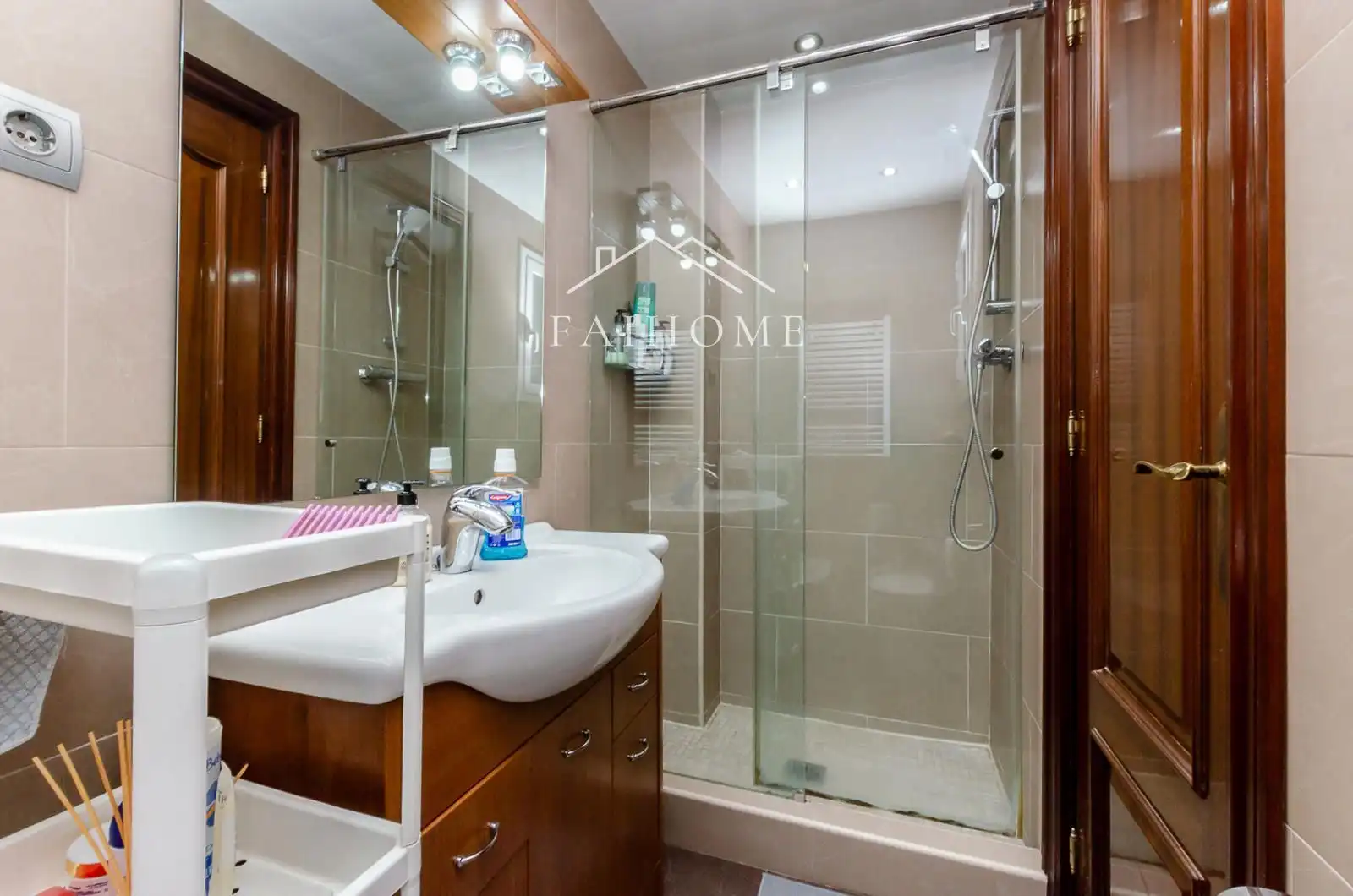 Baño de Piso en venta en Sabadell con Calefacción, Parquet y Terraza