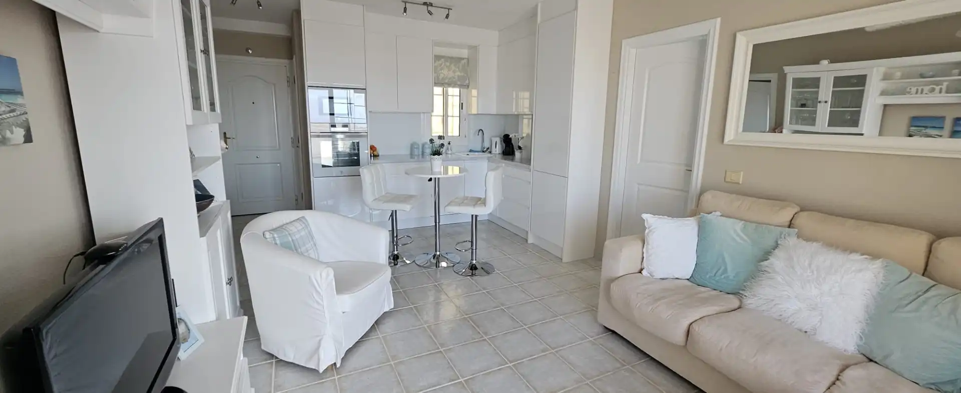 Wohnzimmer von Wohnung zum Verkauf in Arona mit Privatgarten, Möbliert und Ofen