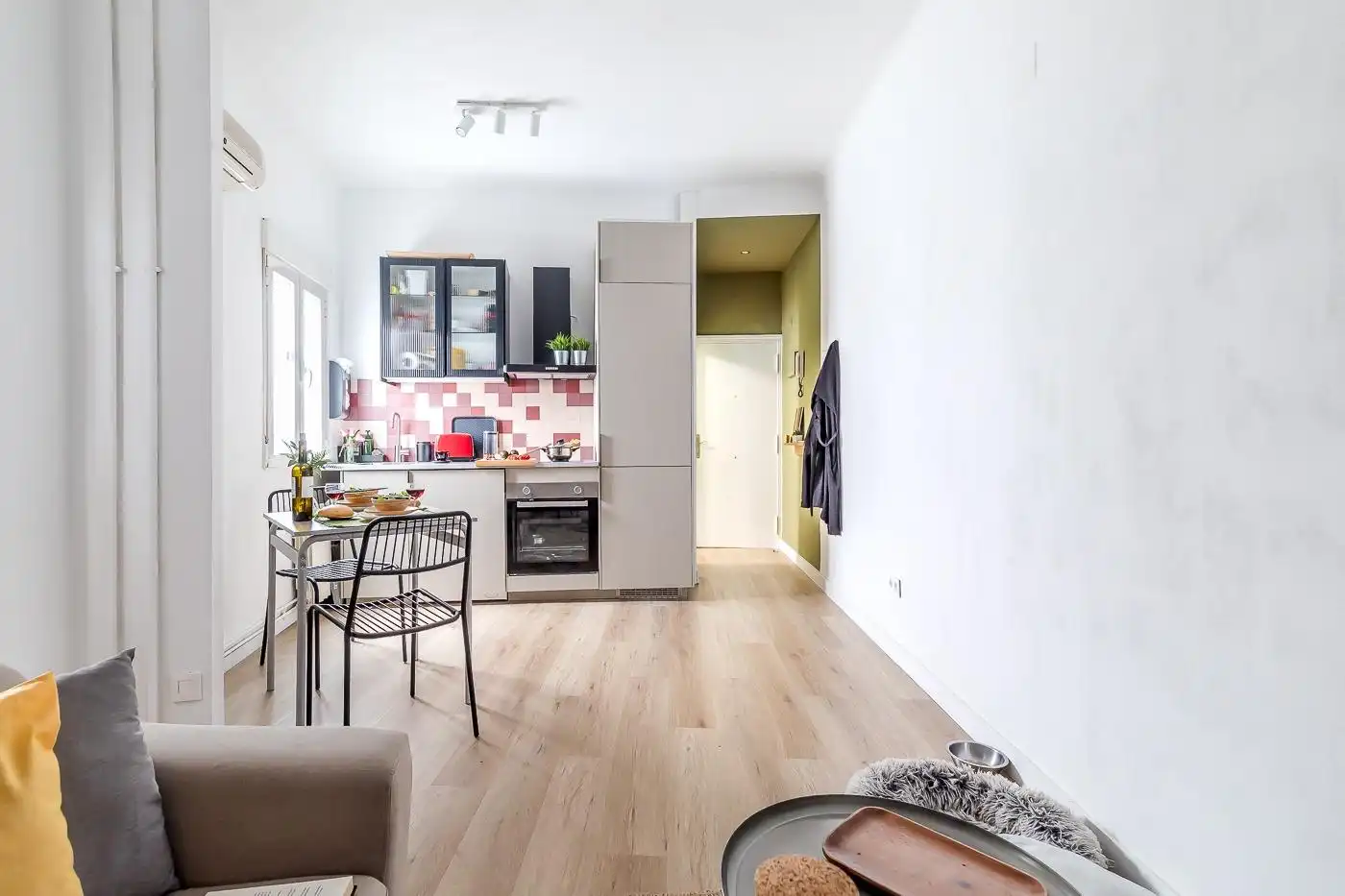 Living room of Apartments for sale in Madrid  with Air Conditioner and Furnished