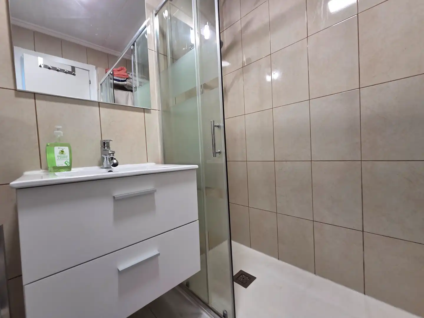 Badezimmer von Einfamilien-Reihenhaus zum Verkauf in Torrevieja mit Klimaanlage, Terrasse und Abstellraum