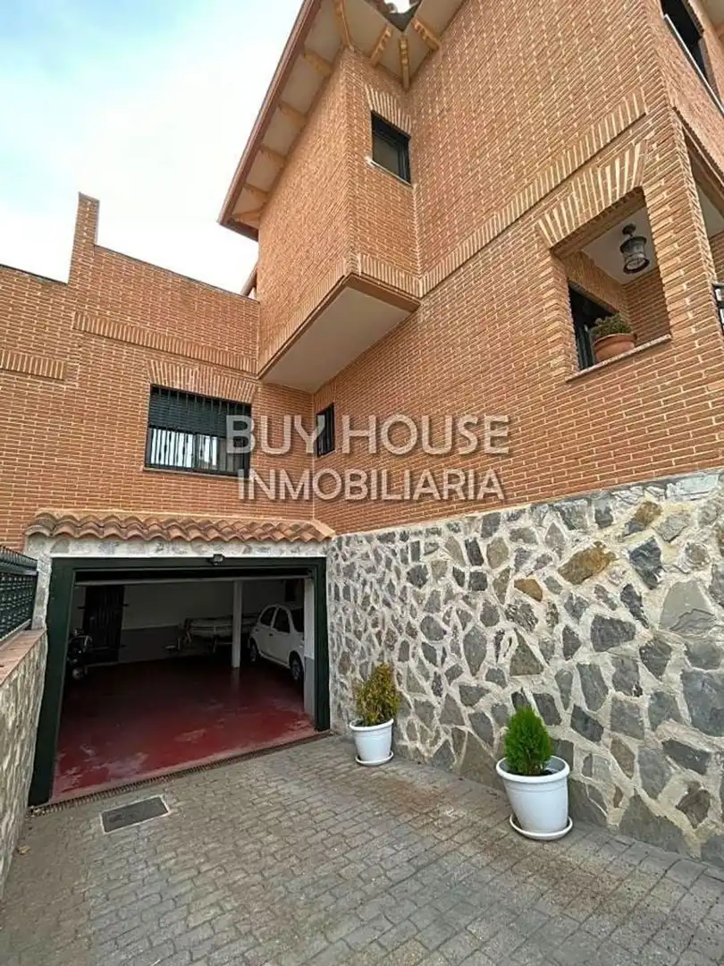 Chalet con piscina en venta en Calle Madeira 17, imagen 7