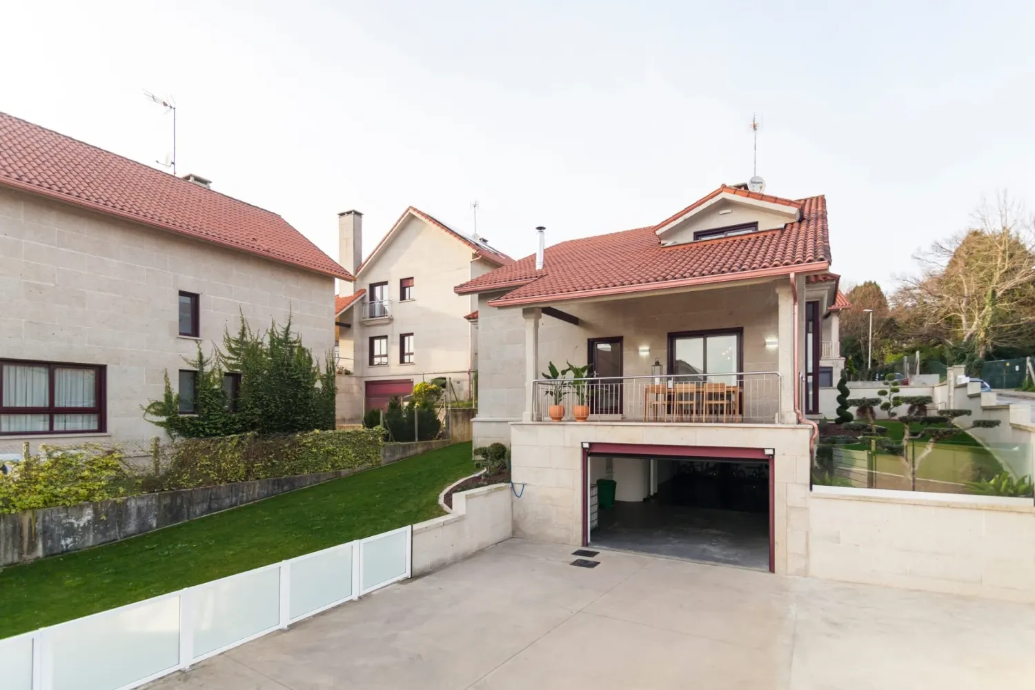Vista exterior de Casa o xalet de lloguer en Meaño amb Aire condicionat, Calefacció i Jardí privat
