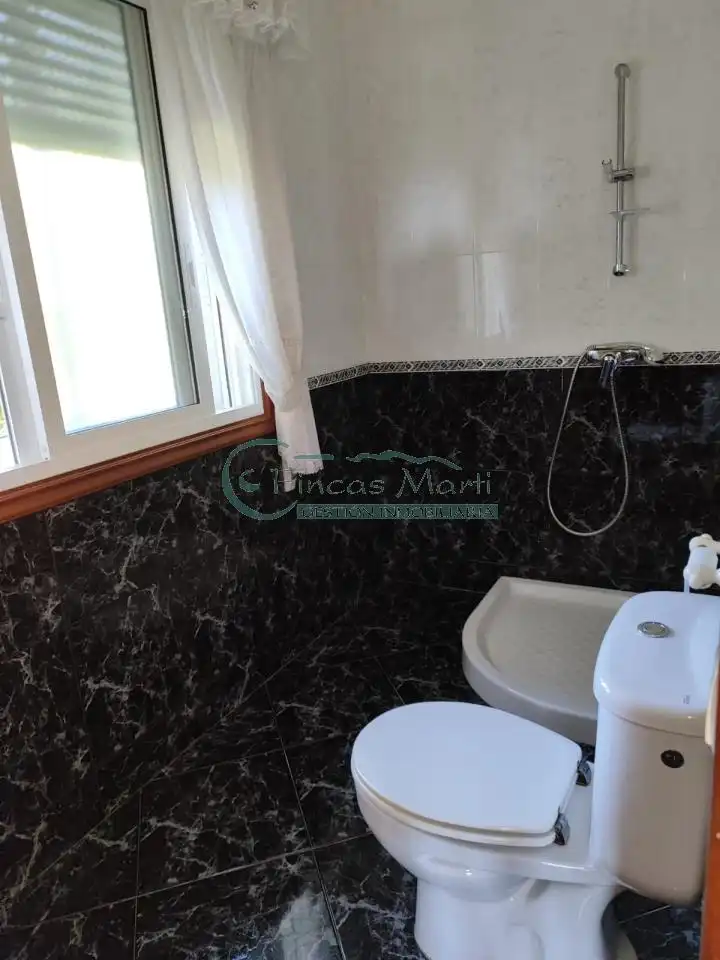 Bany de Casa o xalet en venda en Cangas  amb Calefacció, Jardí privat i Terrassa