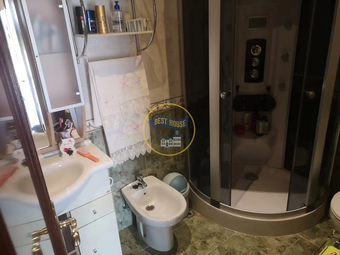 Baño de Finca rústica en venta en León Capital  con Calefacción, Jardín privado y Terraza
