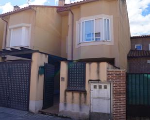 Vista exterior de Casa adosada en venda en Yunquera de Henares